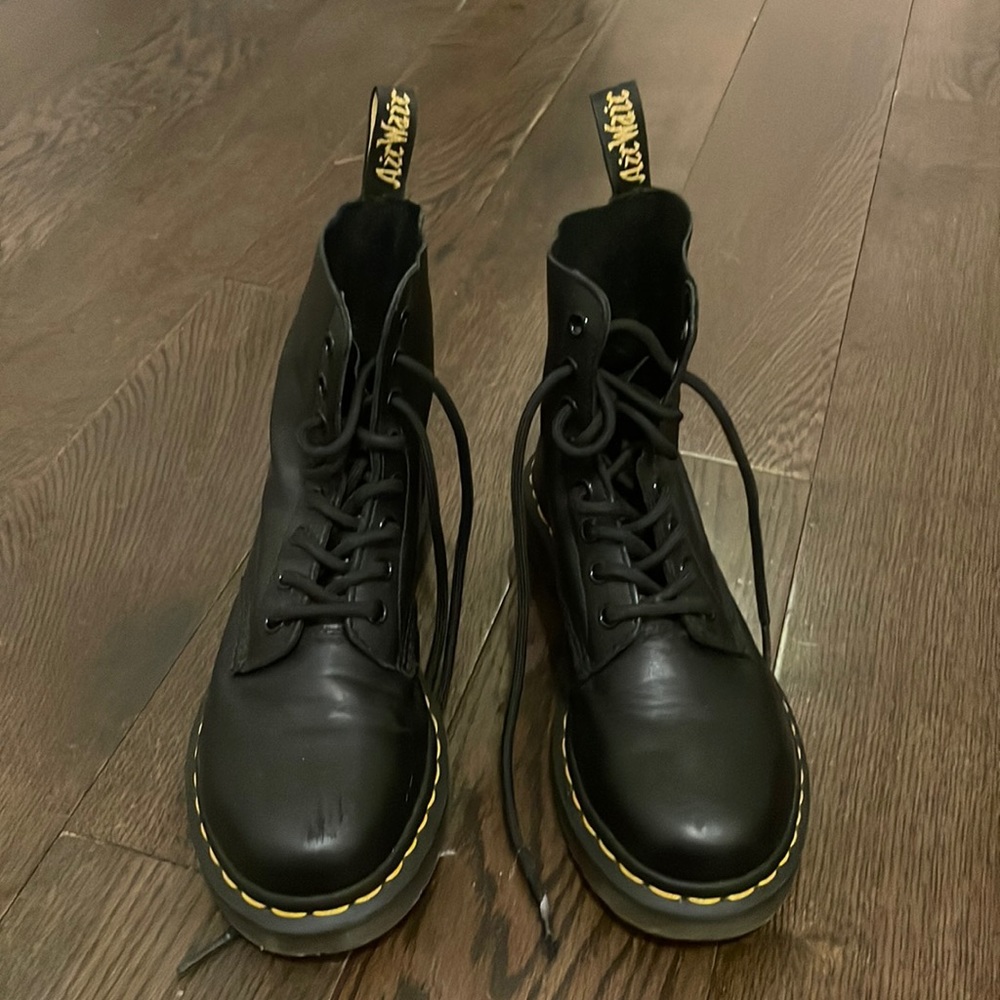 Dr. Marten leather lace up boots size 6